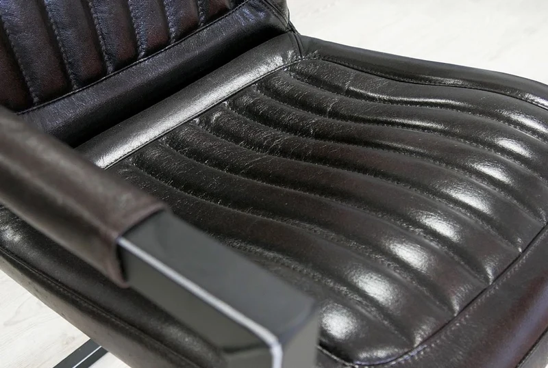 Casa Padrino Vintage Industrial Echtleder Armlehn Stuhl Industriestuhl - ALLE FARBEN - Luxus Sessel Industrie Armlehner Design Möbel Büffelleder
