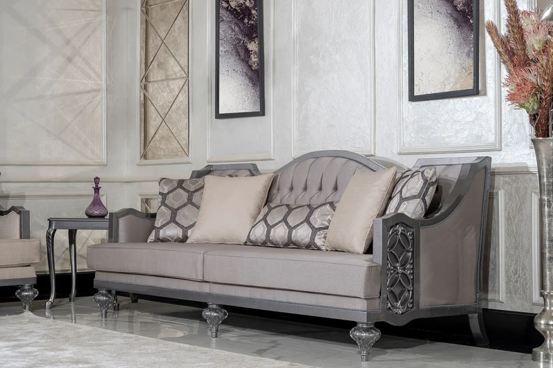 Casa Padrino Luxus Barock Wohnzimmer Sofa Grau / Grau - Handgefertigtes Barockstil Sofa mit dekorativen Kissen - Luxus Wohnzimmer Möbel im Barockstil - Barock Möbel