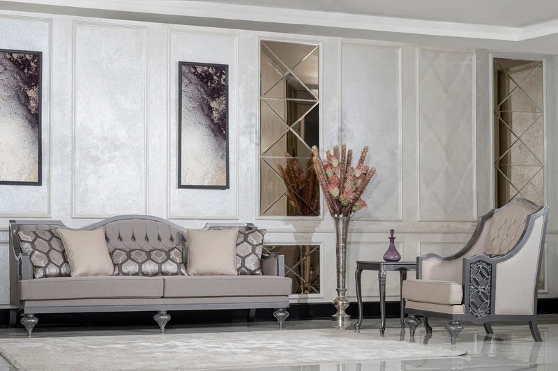 Casa Padrino Luxus Barock Wohnzimmer Sofa Grau / Grau - Handgefertigtes Barockstil Sofa mit dekorativen Kissen - Luxus Wohnzimmer Möbel im Barockstil - Barock Möbel