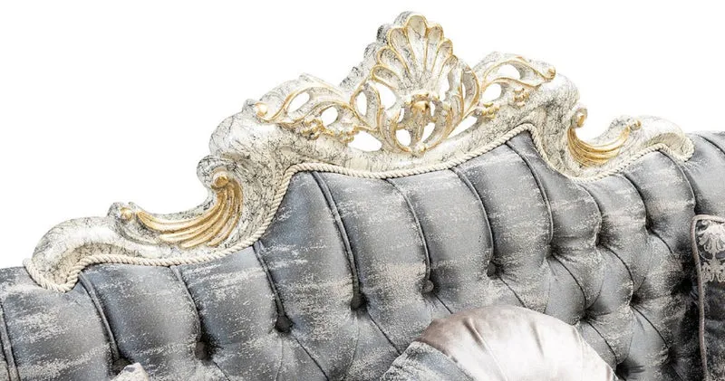 Casa Padrino Luxus Barock Wohnzimmer Set Grau / Antik Weiß / Gold - 2 Barock Sofas & 2 Barock Sessel & 1 Barock Couchtisch - Luxus Wohnzimmer Möbel im Barockstil - Barock Möbel - Edel & Prunkvoll