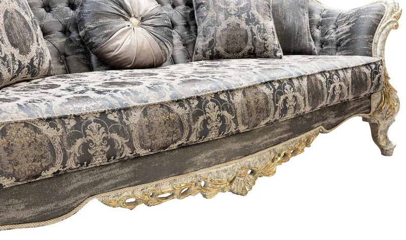 Casa Padrino Luxus Barock Sofa Grau / Antik Weiß / Gold - Barockstil Wohnzimmer Sofa mit elegantem Muster - Luxus Wohnzimmer Möbel im Barockstil - Barock Möbel - Barock Einrichtung