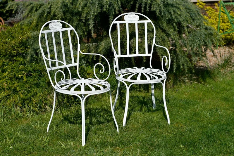 Casa Padrino Jugendstil Garten Stuhl 4er Set Weiß 47 x 47 x H. 94 cm - Handgefertigte Schmiedeeisen Stühle mit Armlehnen - Nostalgische Schmiedeeisen Garten & Terrassen Möbel