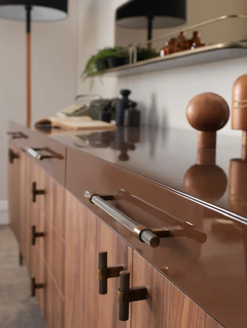 Casa Padrino Luxus Sideboard Braun / Dunkelbraun 230 x 60 x H. 82 cm - Massivholz Schrank mit 6 Schubladen und 4 Türen - Esszimmer Möbel - Luxus Möbel - Luxus Einrichtung