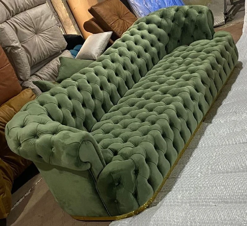 Casa Padrino Luxus Chesterfield Sofa Grün / Gold 270 x 85 x H. 85 cm - Wohnzimmer Sofa - Hotel Sofa - Wohnzimmer Möbel - Chesterfield Möbel - Luxus Möbel - Luxus Einrichtung