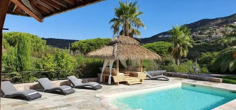 Casa Padrino Luxus Gartenhaus Naturfarben 430 x 330 x H. 350 cm - Wetterbeständiges Bambus Garten Haus - Bambus Pool Haus - Bambus Outdoor Haus - Luxus Bambus Gartenhäuser