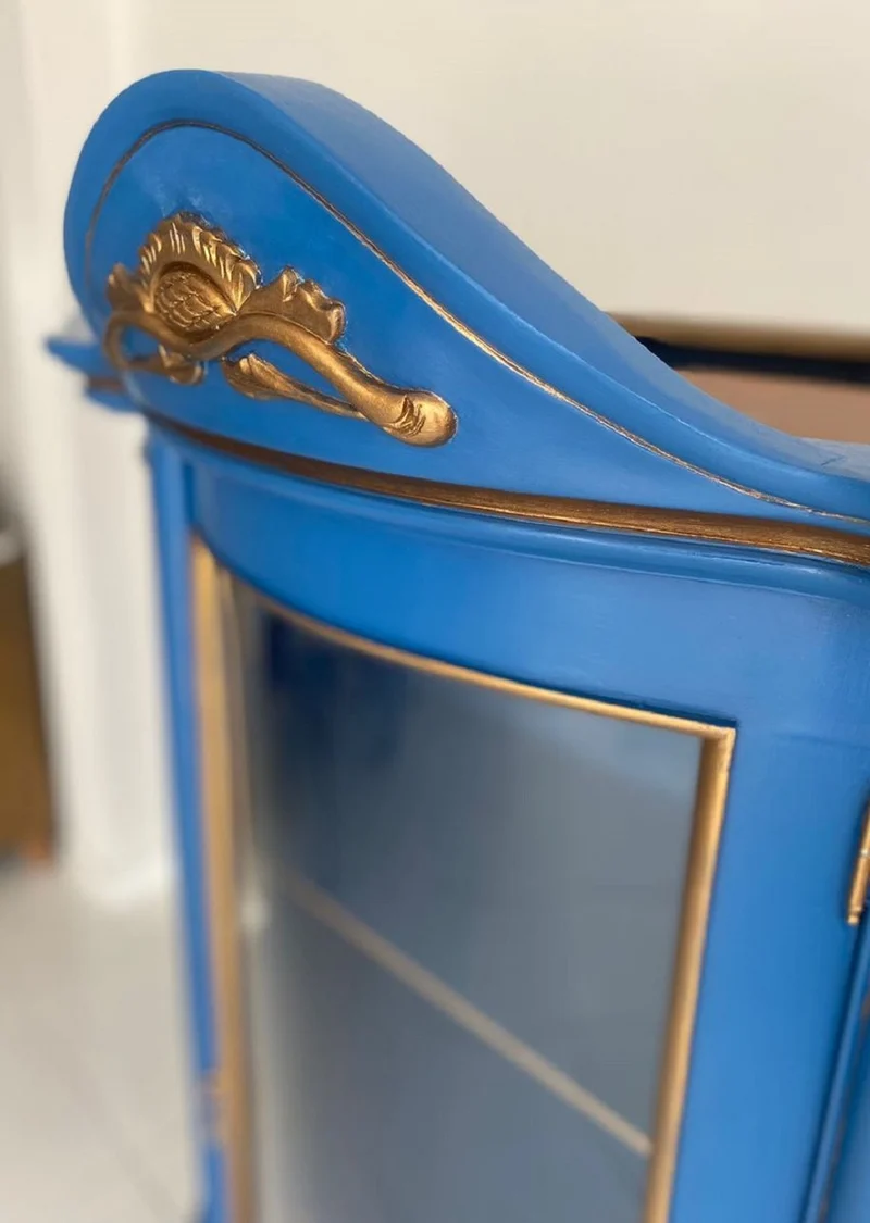 Casa Padrino Luxus Barock Vitrine Blau / Gold - Barockstil Vitrinenschrank mit Glastür - Luxus Esszimmer Möbel im Barockstil - Barock Esszimmer Möbel - Edel & Prunkvoll