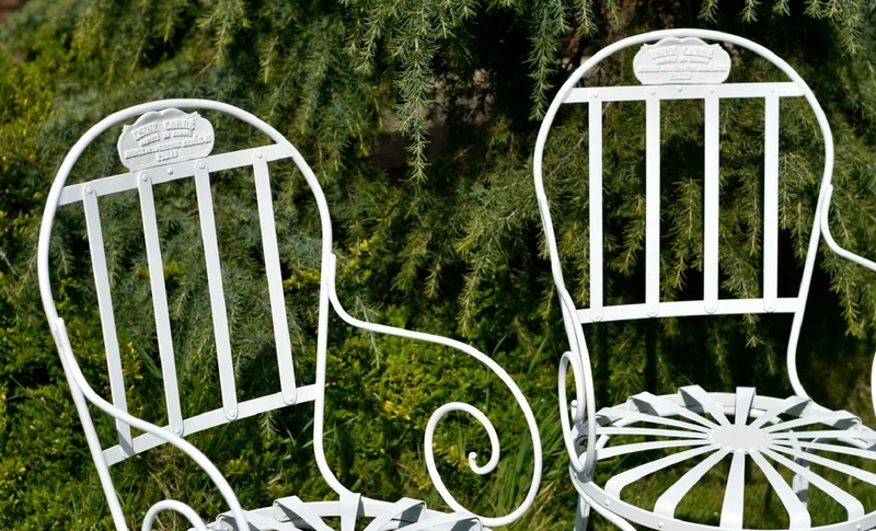 Casa Padrino Jugendstil Garten Stuhl Weiß 47 x 47 x H. 94 cm - Handgefertigter Schmiedeeisen Stuhl mit Armlehnen - Nostalgische Schmiedeeisen Garten & Terrassen Möbel