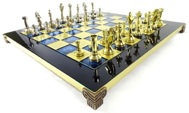 Casa Padrino Luxus Schach Set Schwarz / Blau / Gold / Silber / Messing 36 x 36 cm - Modernes Schachspiel - Handbemaltes Messing Schachbrett mit Metall Schachfiguren - Luxus Deko Accessoires