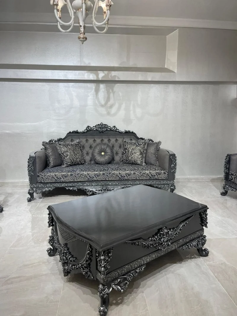 Casa Padrino Luxus Barock Sofa Grau / Silber - Prunkvolles Wohnzimmer Sofa - Barockstil Wohnzimmer Möbel - Luxus Möbel im Barockstil - Barock Einrichtung - Edel & Prunkvoll