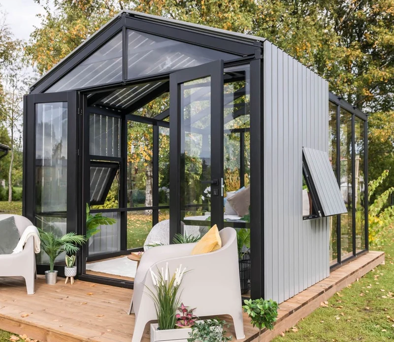 Casa Padrino Luxus Gartenhaus Schwarz / Grau 400 x 300 x H. 276,2 cm - Massivholz Garten Haus mit Glasfenstern und Glastüren - Gewächshaus - Luxus Gartenhäuser - Luxus Gewächshäuser