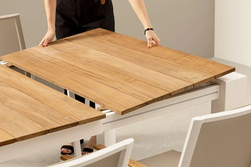 Casa Padrino Luxus Gartentisch Naturfarben / Weiß 253-384 x 110 x H. 75 cm - Ausziehbarer Garten Esstisch mit Teakholz Tischplatte und Aluminium Beinen - Luxus Garten & Terrassen Möbel