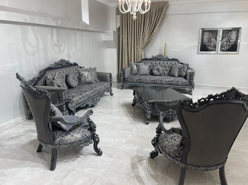 Casa Padrino Luxus Barock Sessel Grau / Silber - Prunkvoller Wohnzimmer Sessel - Barockstil Wohnzimmer Möbel - Luxus Möbel im Barockstil - Barock Einrichtung - Edel & Prunkvoll