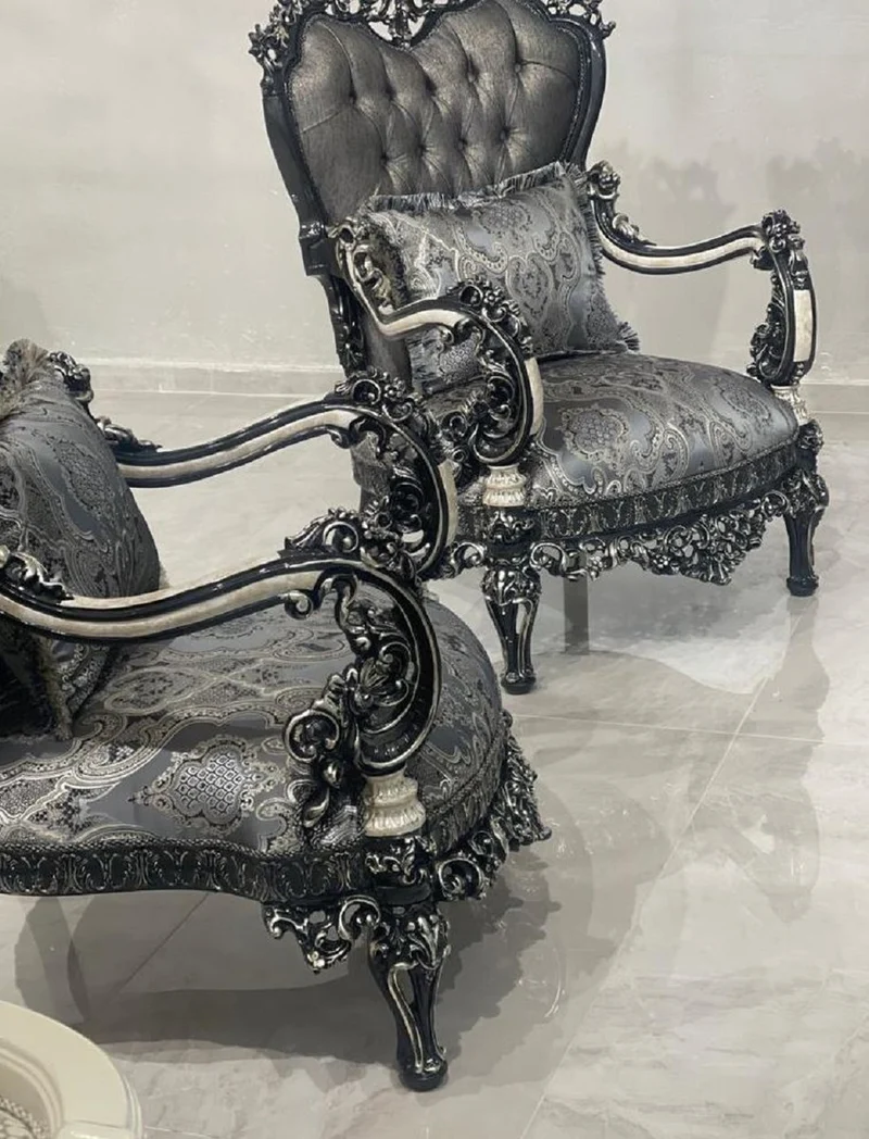 Casa Padrino Luxus Barock Sessel Silber / Weiß / Schwarz / Gold - Prunkvoller Wohnzimmer Sessel - Barockstil Wohnzimmer Möbel - Luxus Möbel im Barockstil - Barock Möbel - Barock Einrichtung
