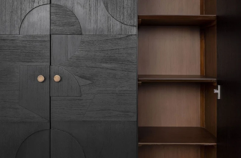 Casa Padrino Luxus Designer Schrank Schwarz 130 x 45 x H. 190 cm - Massivholz Regalschrank mit 3 Türen - Schlafzimmer Schrank - Wohnzimmer Schrank - Büro Schrank - Luxus Möbel