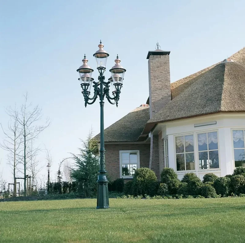 Casa Padrino Jugendstil Gartenlaterne Grün / Kupfer Ø 147 x H. 450 cm - Prunkvolle Aluminium Stehleuchte - Riesige Gartenleuchte - Nostalgische Garten Beleuchtung