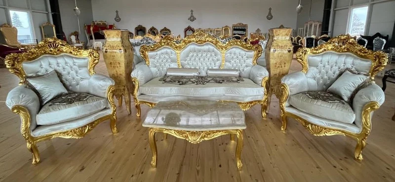 Casa Padrino Barock Wohnzimmer Set Silber Muster / Gold - 1 Barock Sofa & 2 Barock Sessel - Wohnzimmer Möbel im Barockstil