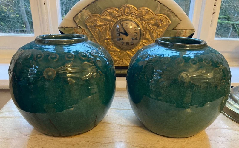 Casa Padrino Antik Stil Porzellan Vasen Set Antik Grün Ø 20 x H. 18 cm - Runde Blumenvasen - Porzellan Deko - Luxus Deko - Wohnzimmer Deko - Deko Accessores
