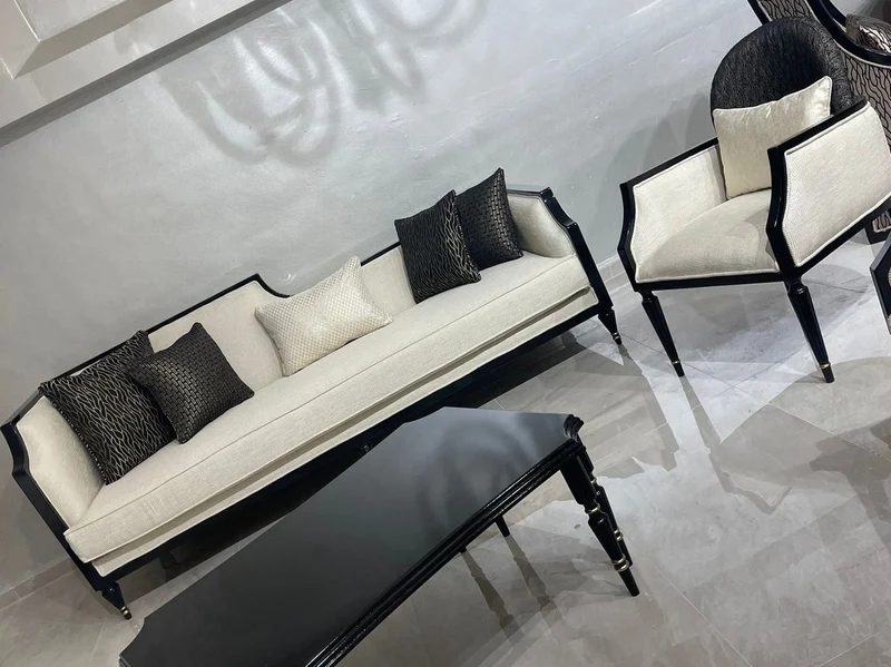 Casa Padrino Luxus Art Deco Wohnzimmer Set Naturfarben / Schwarz / Gold - 2 Art Deco Sofas & 2 Art Deco Sessel & 1 Art Deco Couchtisch - Wohnzimmer Möbel - Art Deco Möbel - Luxus Möbel