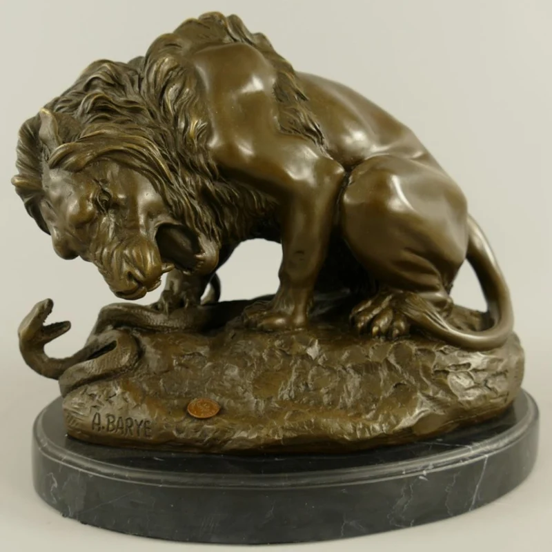 Casa Padrino Luxus Bronze Deko Skulptur Löwe und Schlange Bronze / Schwarz 30 x 19 x H. 24 cm - Bronze Deko Figur - Schreibtisch Deko - Deko Accessoires - Luxus Accessoires