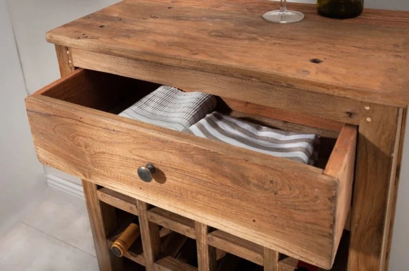 Casa Padrino Landhausstil Weinschrank mit Schublade und Weinflaschen Regal Naturfarben 56 x 31 x H. 81 cm - Barschrank aus recyceltem Massivholz - Bar Möbel - Landhausstil Möbel