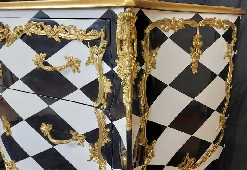 Casa Padrino Barock Kommode mit Karo Design und 2 Schubladen Schwarz / Weiß / Gold - Handgefertigte Massivholz Kommode im Barockstil - Schlafzimmer Möbel im Barockstil - Barock Möbel