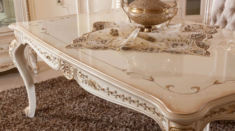 Casa Padrino Luxus Barock Esstisch Weiß / Beige / Gold - Rechteckiger Barockstil Küchentisch - Luxus Esszimmer Möbel im Barockstil - Barock Esszimmer Möbel - Barock Einrichtung