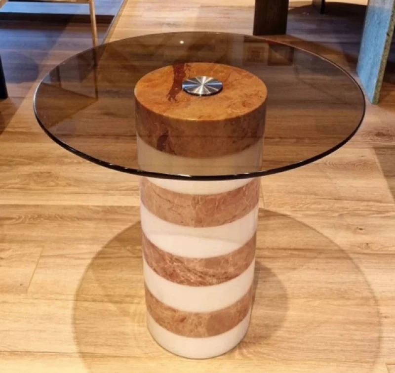 Casa Padrino Luxus Beistelltisch Braun / Weiß Ø 48 x H. 50 cm - Runder Marmor Tisch mit Glasplatte - Wohnzimmer Möbel - Luxus Möbel - Marmor Möbel - Luxus Einrichtung - Wohnzimmer Einrichtung