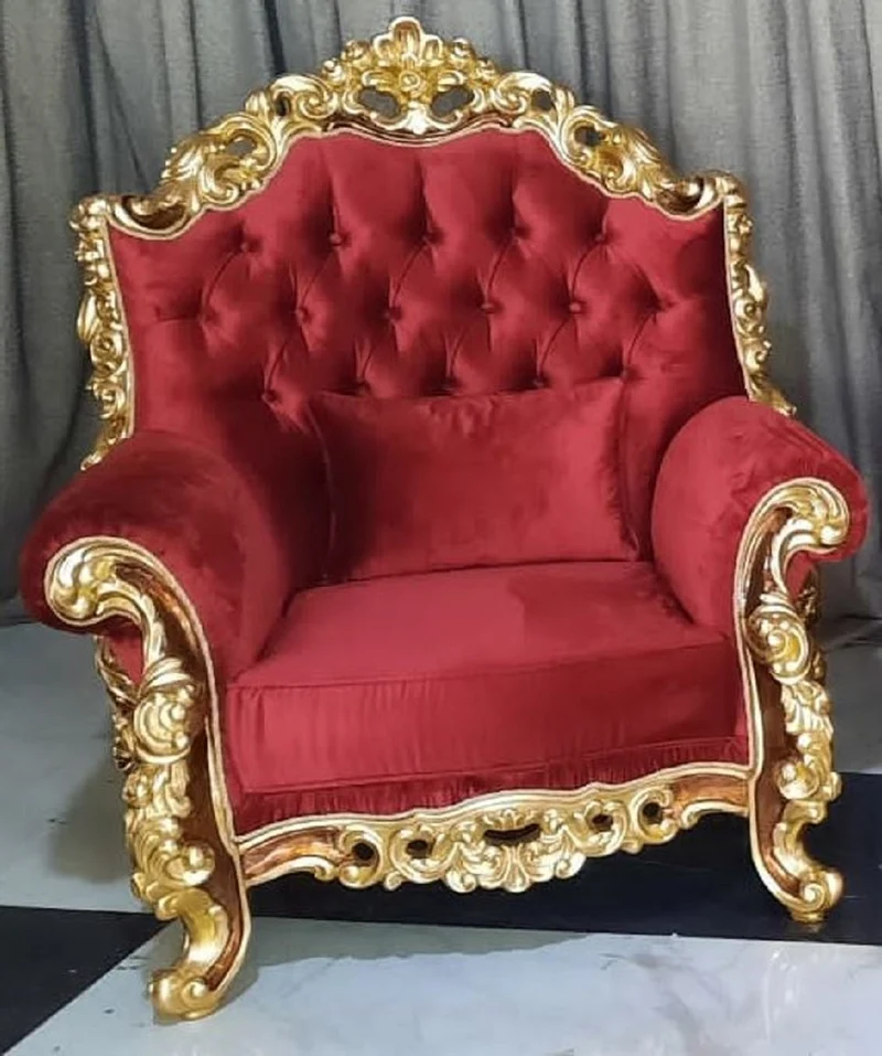 Casa Padrino Luxus Barock Wohnzimmer Set Rot / Braun / Gold - 2 Barock Sofas & 2 Barock Sessel - Luxus Wohnzimmer Möbel im Barockstil - Barock Möbel - Barock Einrichtung - Wohnzimmer Einrichtung