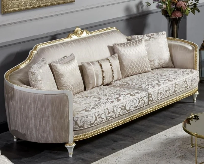Casa Padrino Luxus Barock Sofa Gold / Weiß / Gold - Prunkvolles Wohnzimmer Sofa - Barockstil Wohnzimmer Möbel - Luxus Möbel im Barockstil - Barock Einrichtung - Edel & Prunkvoll