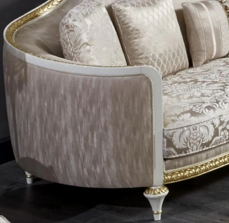 Casa Padrino Luxus Barock Sofa Gold / Weiß / Gold - Prunkvolles Wohnzimmer Sofa - Barockstil Wohnzimmer Möbel - Luxus Möbel im Barockstil - Barock Einrichtung - Edel & Prunkvoll