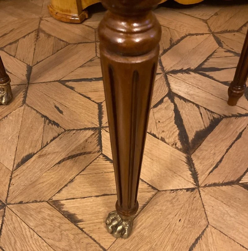 Casa Padrino Luxus Barock Esszimmer Stuhl Gold Muster / Braun / Antik Messing - Handgefertigter Massivholz Stuhl mit Löwenfüßen - Barockstil Küchenstuhl - Esszimmer Möbel im Barockstil