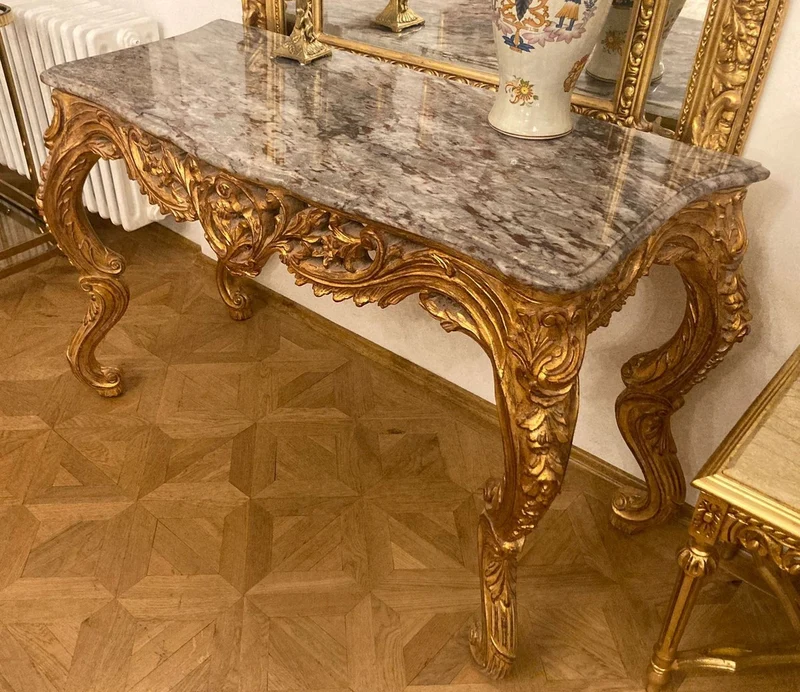 Casa Padrino Barock Konsole Gold / Grau - Handgefertigter Konsolentisch mit Marmorplatte - Prunkvolle Barockstil Konsole - Barock Möbel - Antik Stil Möbel - Barockstil Möbel - Edel & Prunkvoll