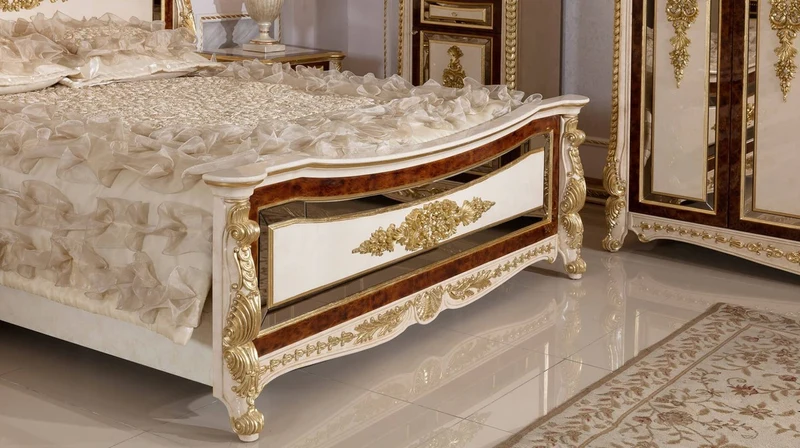 Casa Padrino Luxus Barock Schlafzimmer Set Weiß / Beige / Braun / Gold - 1 Barock Doppelbett mit Kopfteil & 2 Barock Nachtkommoden - Luxus Schlafzimmer Möbel im Barockstil - Barock Möbel