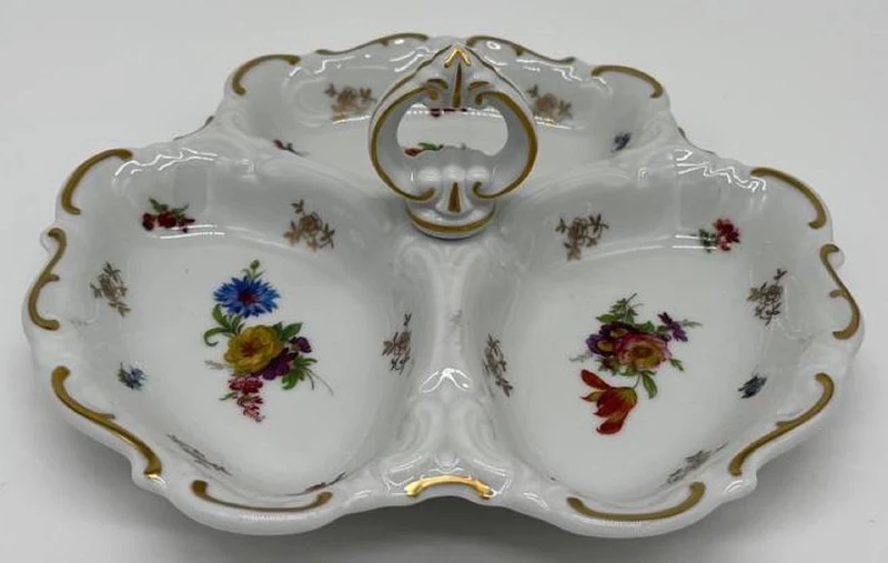Casa Padrino Luxus Barock Porzellan Servierschale mit Tragegriff Weiß / Mehrfarbig / Gold Ø 25 cm - Nuss & Gebäck Schale - Luxus Barock Accessoires - Reichenbach Porzellan - Made in Germany