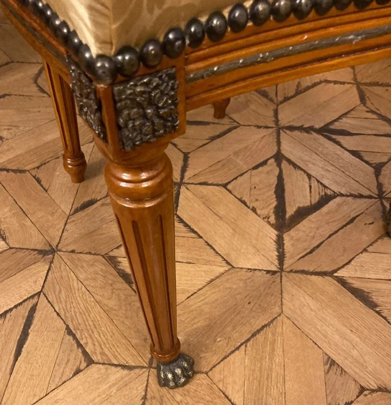 Casa Padrino Luxus Barock Esszimmer Stuhl Gold Muster / Braun / Antik Messing - Handgefertigter Massivholz Stuhl mit Löwenfüßen - Barockstil Küchenstuhl - Barock Esszimmer Möbel - Edel & Prunkvoll