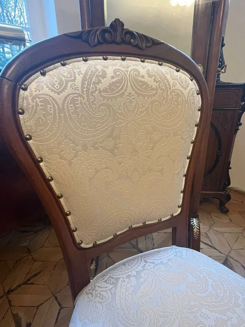Casa Padrino Luxus Barock Esszimmerstuhl Cremefarben / Braun - Handgefertigter Massivholz Stuhl mit elegantem Muster - Barockstil Küchenstuhl - Barock Esszimmer Möbel - Edel & Prunkvoll