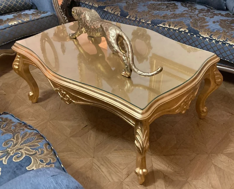 Casa Padrino Luxus Barock Couchtisch mit Glasplatte Gold - Rechteckiger Massivholz Wohnzimmertisch im Barockstil - Barock Möbel - Luxus Möbel im Barockstil - Barock Einrichtung - Edel & Prunkvoll
