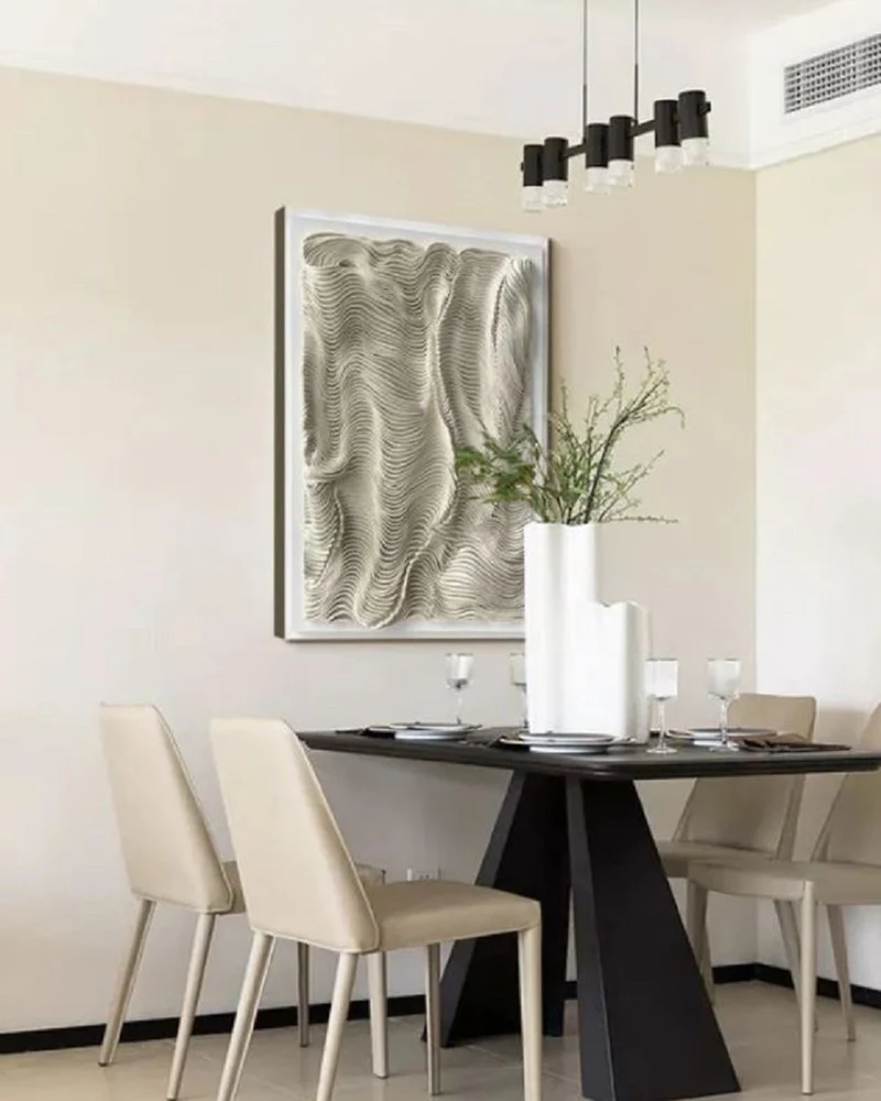 Casa Padrino Luxus Designer Ölgemälde Beige / Weiß 80 x H. 110 cm - Handgemaltes Gemälde mit Metallrahmen - Luxus Wand Deko - Designer Wand Deko - Deko Accessoires - Luxus Qualität