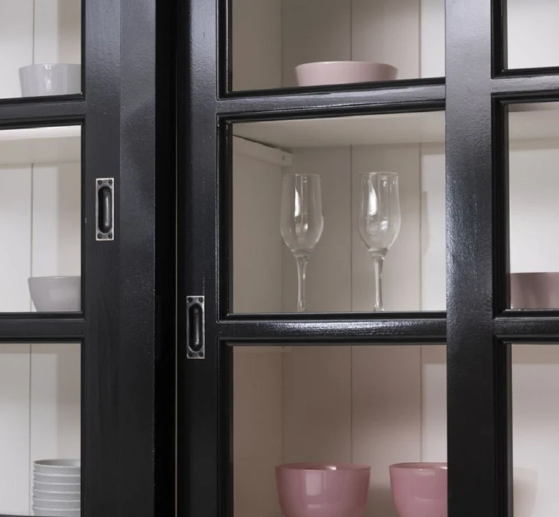 Casa Padrino Landhausstil Esszimmerschrank Schwarz / Weiß 280 x 55 x H. 225 cm - Massivholz Küchenschrank - Esszimmer Möbel im Landhausstil - Landhausstil Esszimmer Einrichtung