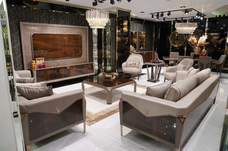 Casa Padrino Luxus Designer Sessel Grau / Dunkelbraun / Gold - Wohnzimmer Sessel - Hotel Sessel - Wohnzimmer Möbel - Luxus Möbel - Wohnzimmer Einrichtung - Luxus Einrichtung - Möbel Luxus