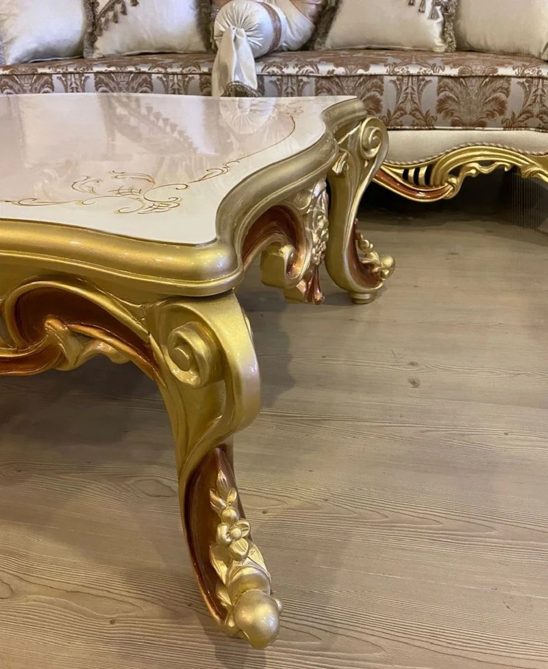 Casa Padrino Luxus Barock Couchtisch Weiß / Beige / Gold / Braun - Prunkvoller Wohnzimmertisch im Barockstil - Luxus Wohnzimmer Möbel im Barockstil - Barock Möbel - Barock Wohnzimmer Einrichtung