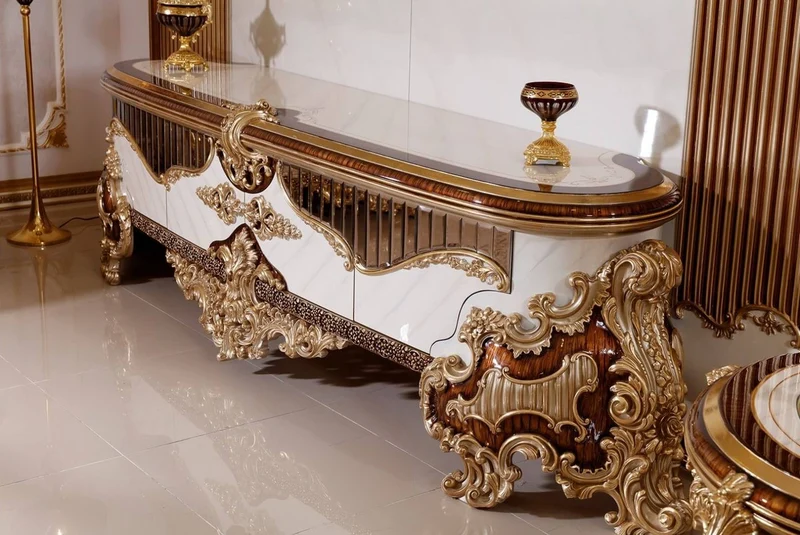 Casa Padrino Luxus Barock TV Schrank Weiß / Braun / Gold - Prunkvolles Wohnzimmer Sideboard mit Rückwand - Barock Wohnzimmer Möbel - Luxus Möbel im Barockstil - Edel & Prunkvoll