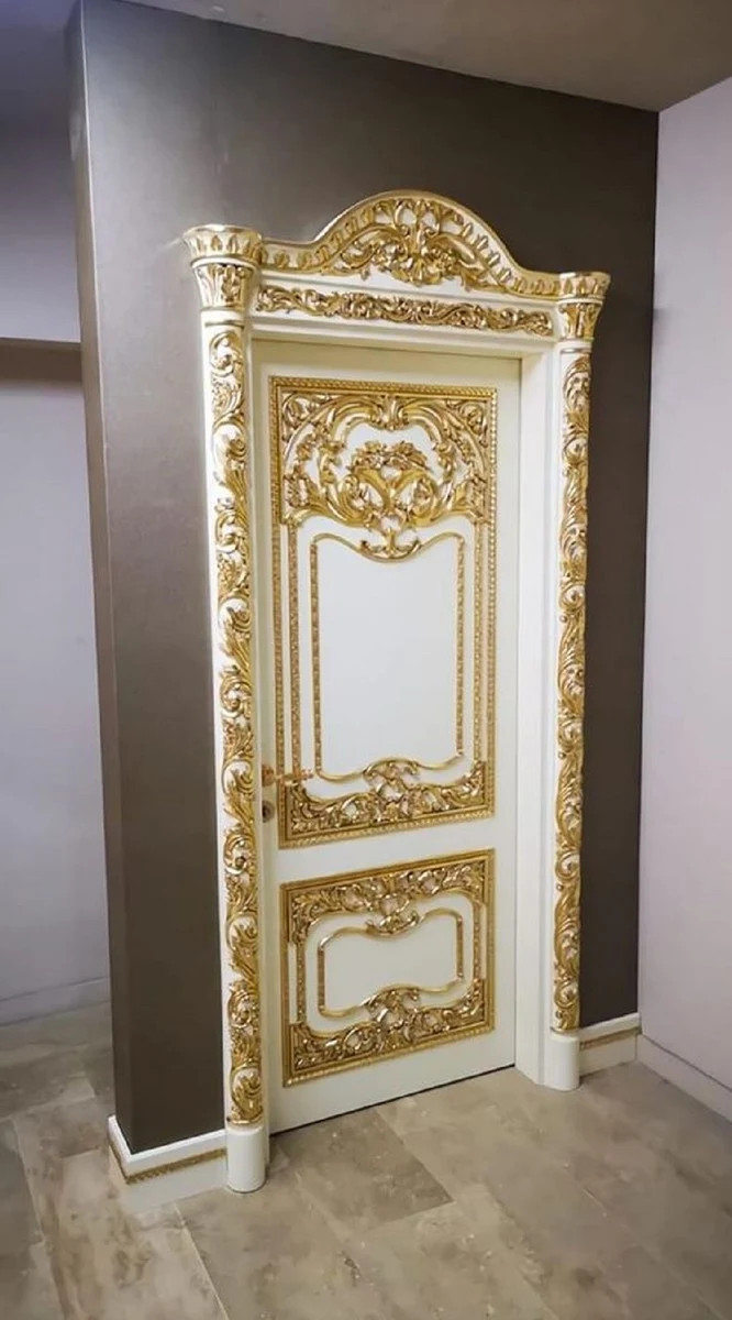 Casa Padrino Luxus Barock Wohnungstür Weiß / Gold - Prunkvolle Massivholz Tür mit Rahmen - Luxus Möbel im Barockstil - Barock Möbel - Hotel Möbel - Barock Einrichtung - Edel & Prunkvoll