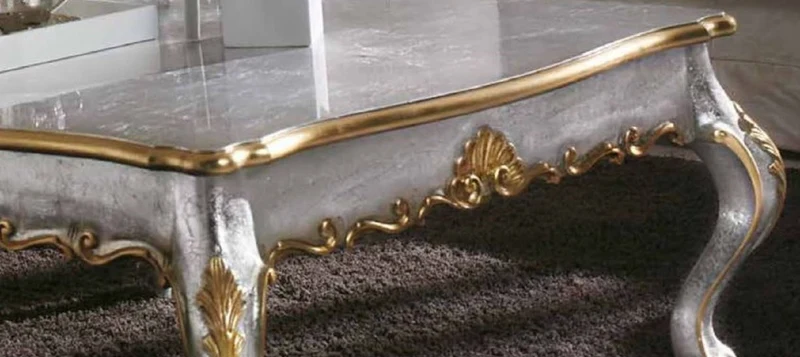 Casa Padrino Luxus Barock Couchtisch Silber / Gold - Quadratischer Massivholz Wohnzimmertisch im Barockstil - Barock Möbel - Barock Interior - Edel & Prunkvoll - Luxus Qualität - Made in Italy