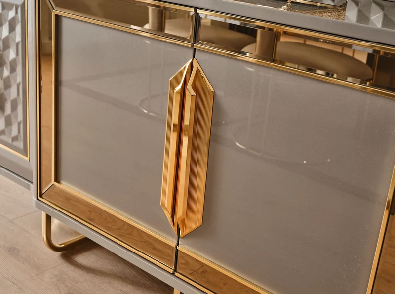Casa Padrino Luxus Art Deco Möbel Set Grau / Gold - 1 Luxus Art Deco Sideboard mit 4 Türen & 1 Luxus Art Deco Spiegel - Art Deco Möbel - Luxus Möbel - Luxus Einrichtung - Art Deco Einrichtung