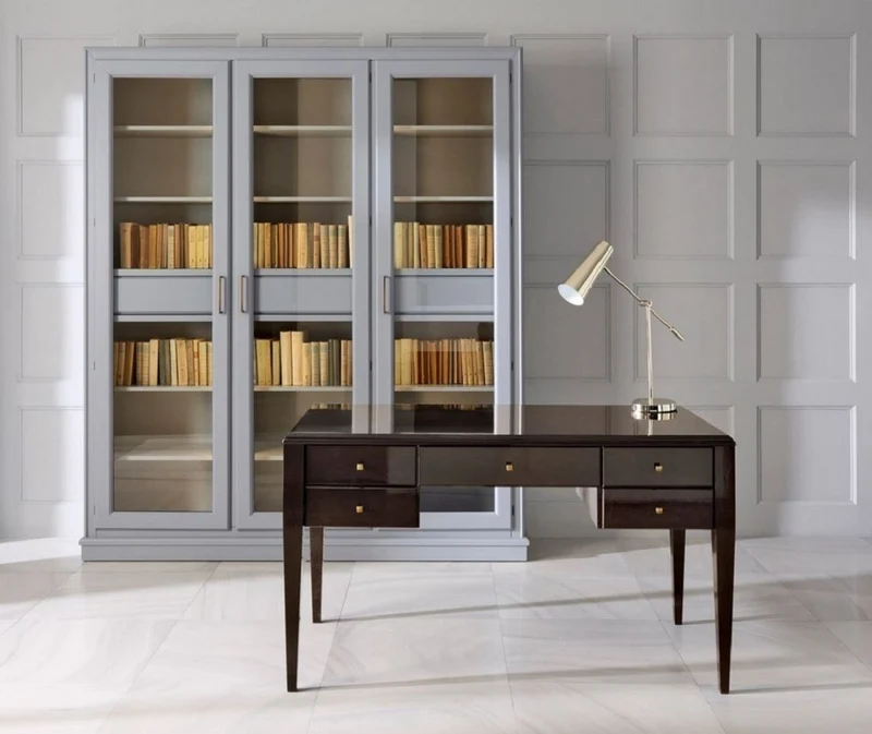 Casa Padrino Luxus Bücherschrank mit 3 Türen und LED Beleuchtung Grau 200 x 45 x H. 230 cm - Massivholz Schrank - Wohnzimmerschrank - Regalschrank - Büroschrank - Luxus Möbel - Luxus Einrichtung