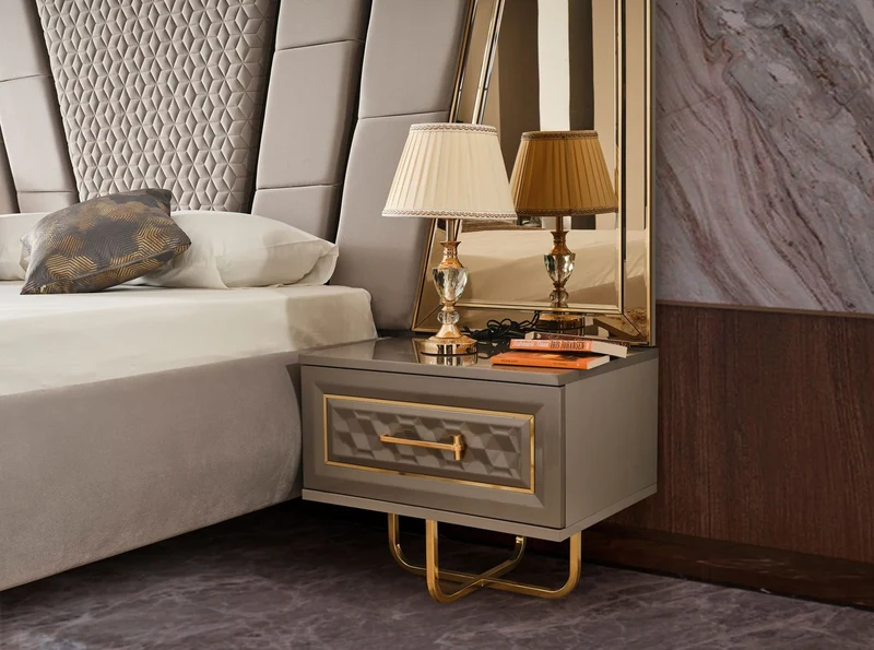 Casa Padrino Luxus Art Deco Schlafzimmer Set Grau / Gold - 1 Doppelbett mit Kopfteil & 2 Nachtkommoden - Art Deco Schlafzimmer Möbel - Luxus Schlafzimmer Möbel - Luxus Einrichtung