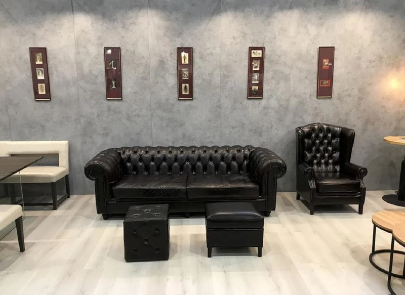 Casa Padrino Luxus Chesterfield Leder Ohrensessel Schwarz - Chesterfield Echtleder Wohnzimmer Sessel - Wohnzimmer Möbel - Chesterfield Möbel - Echtleder Möbel - Luxus Möbel - Luxus Einrichtung