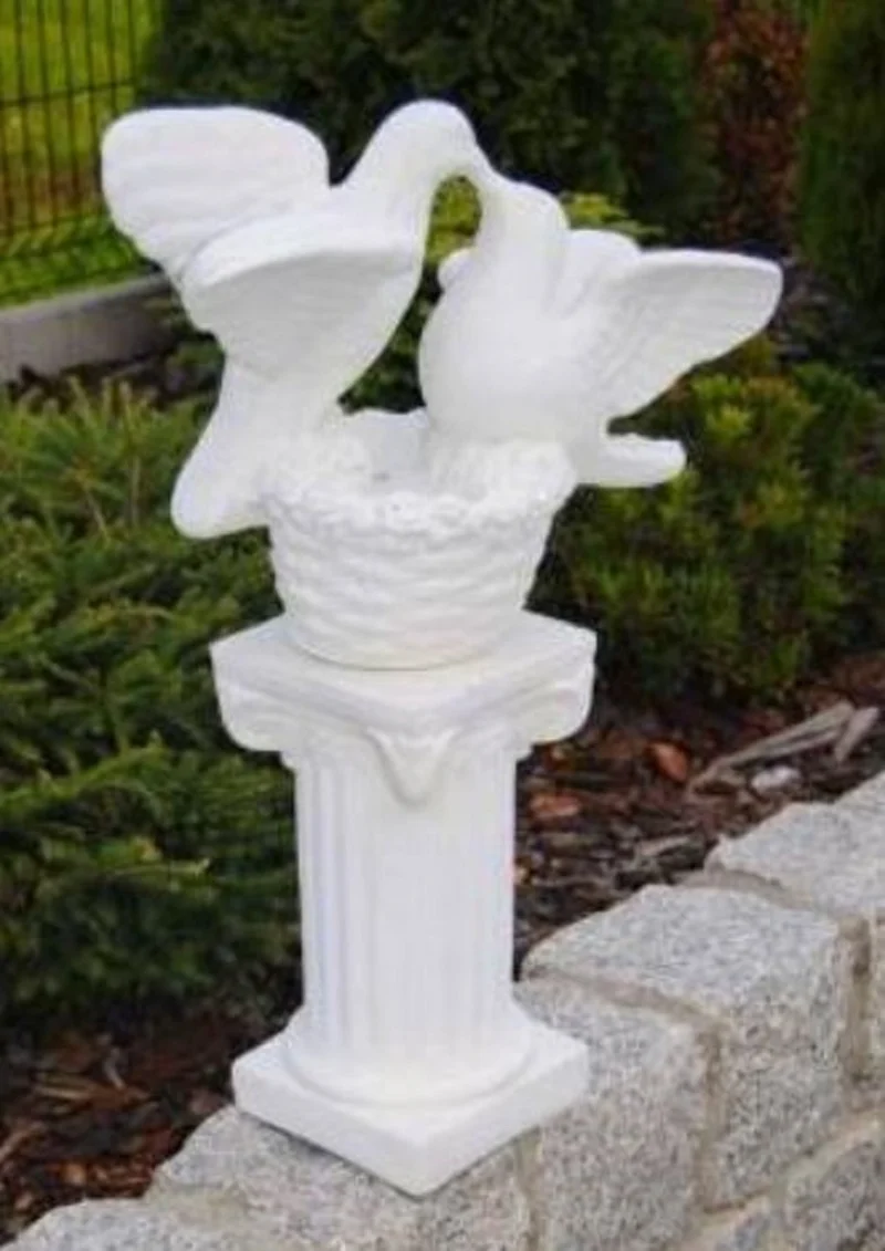 Casa Padrino Barock Säule mit Korb und Tauben Weiß 40 x 35 x H. 104 cm - Prunkvolle Gartensäule im Barockstil - Gartendeko Stein Säule - Barock Garten & Terrassen Deko Accessoires