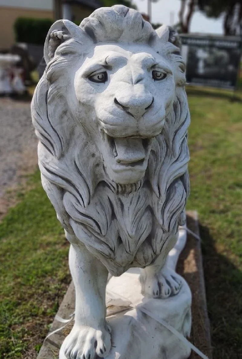 Casa Padrino Barock Garten Deko XXL Skulptur Löwe rechte Seite Grau 186 x H. 150 cm - Riesige Garten Deko XXL Figur - Barock Garten & Terrassen Deko Accessoires - Garten Deko im Barockstil